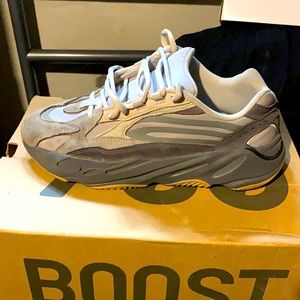 yezzy 700 v2 “Tephra”